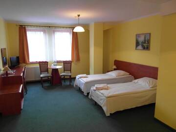 Фото номера Двухместный номер с 2 отдельными кроватями Отель Hotel-Restauracja Spichlerz г. Старгард 2