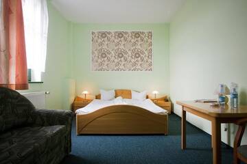 Фото номера Двухместный номер с 1 кроватью Отель Hotel Mały Młyn г. Старгард 2
