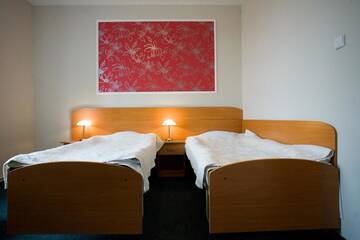 Фото номера Двухместный номер с 2 отдельными кроватями Отель Hotel Mały Młyn г. Старгард 3